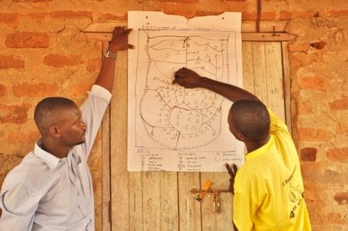 Darious Kajjo leading the community mapping